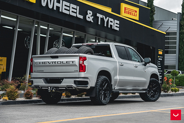 Фото дисков Vossen HF6-4 Черный глянец на Chevrolet Silverado IV