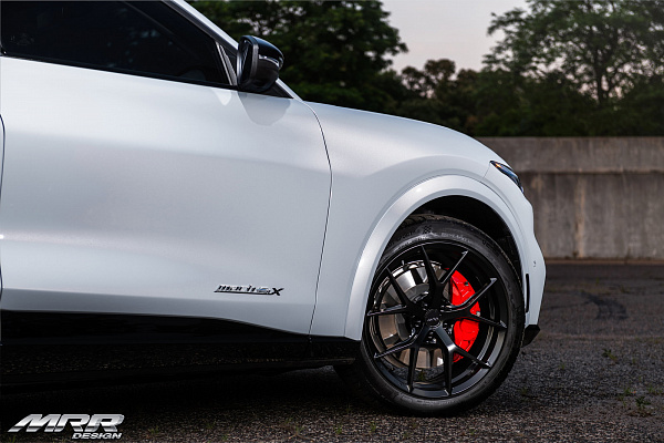 Фото дисков MRR FS06 Черный глянец на Ford Mustang Mach-E