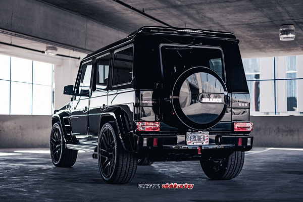 Фото дисков Strasse Wheels SM7T Deep Concave Monoblock Черный глянец на Mercedes-Benz G-Class II