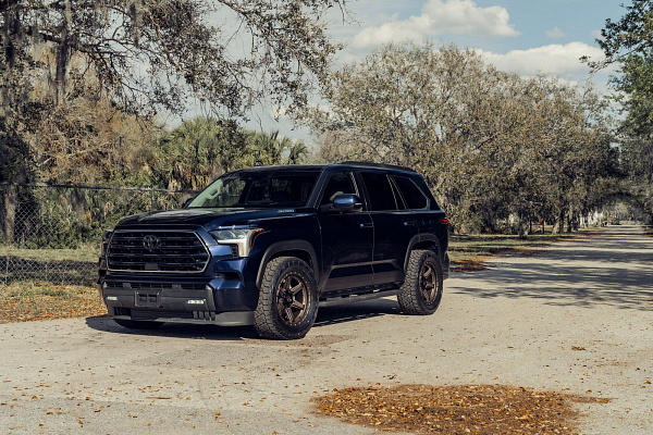 Фото дисков 4PLAY 4PS63 Сатиновая бронза на Toyota Sequoia III