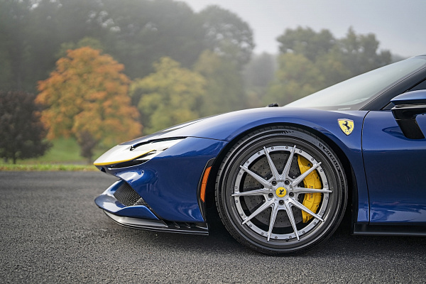 Фото дисков Strasse Wheels SV10 Track Сатиновый лак на Ferrari SF90