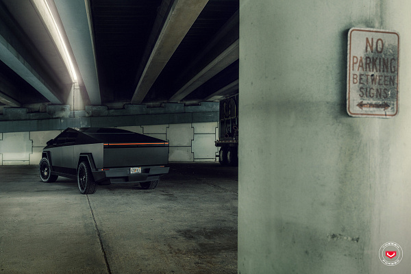 Фото дисков Vossen LC3-11 Черный глянец на Tesla Cybertruck