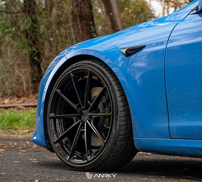 Фото дисков Anrky AN28 на Tesla Model S