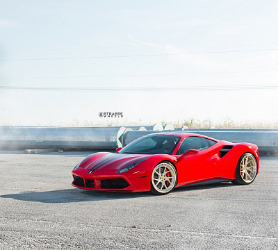 Фото дисков Strasse Wheels SM5RT Deep Concave FS на Ferrari 488