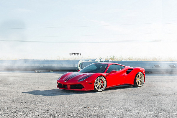 Фото дисков Strasse Wheels SM5RT Deep Concave FS Сатиновая шампань на Ferrari 488
