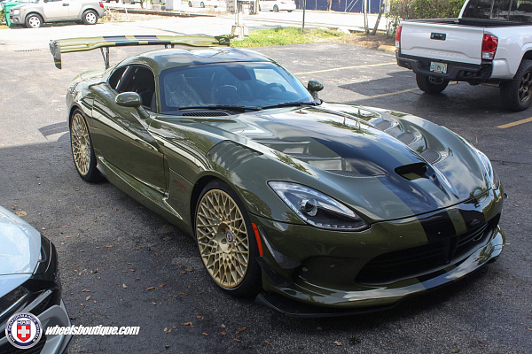 Фото дисков HRE 501M Глянцевая шампань на Dodge Viper