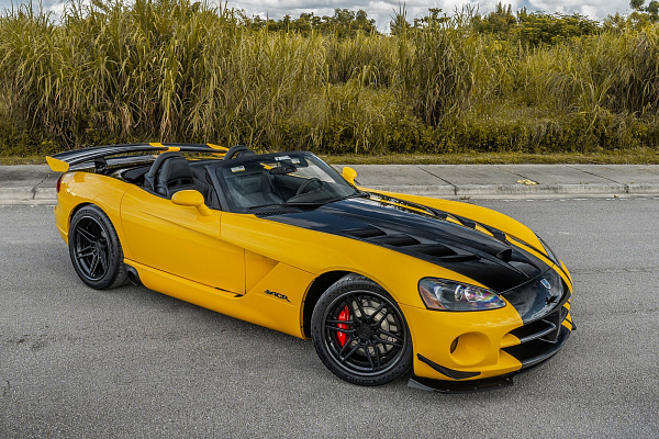 Фото дисков Strasse Wheels SV2-6 Deep Concave FS Черный матовый на Dodge Viper