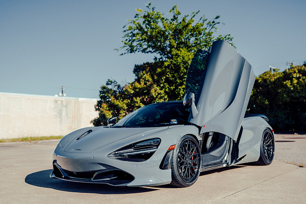 Фото дисков Strasse Wheels SV10M Deep Concave FS Черный сатин на McLaren 720S