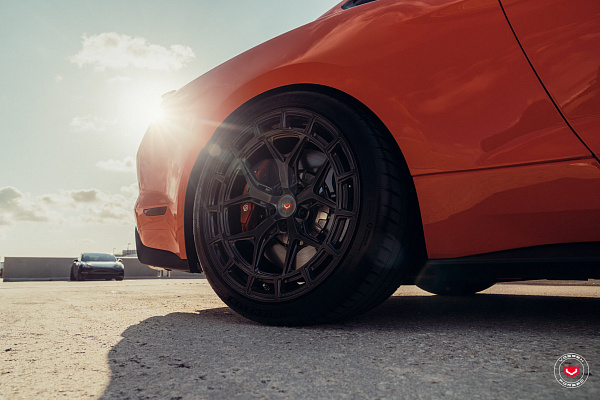 Фото дисков Vossen LC3-01 Глянцевый темный лак на Ford Mustang VI