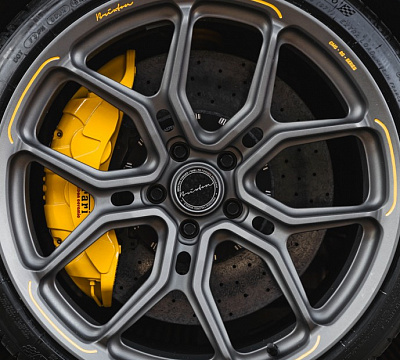 Фото дисков Brixton Forged CM5-RS на Ferrari SF90