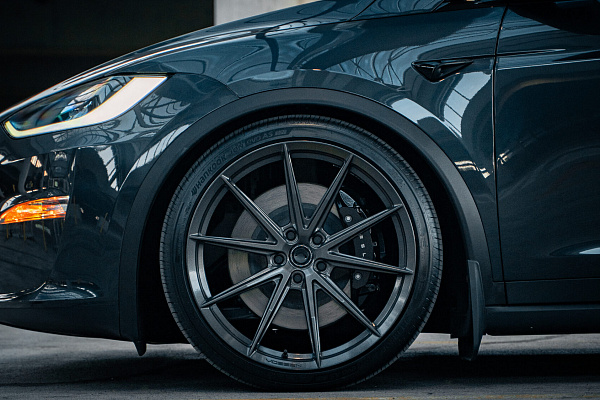 Фото дисков Vossen HFX-2 (5-Lug) Глянцевый графит на Tesla Model X