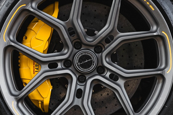 Фото дисков Brixton Forged CM5-RS Сатиновый графит на Ferrari SF90