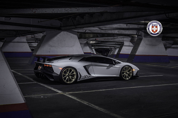 Фото дисков HRE P204 Глянцевое золото на Lamborghini Aventador