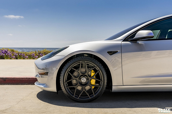 Фото дисков HRE FF01 Черный сатин на Tesla Model 3