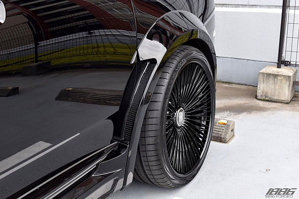Фото дисков 1886 Wheels G007 Черный глянец на Rolls-Royce Cullinan