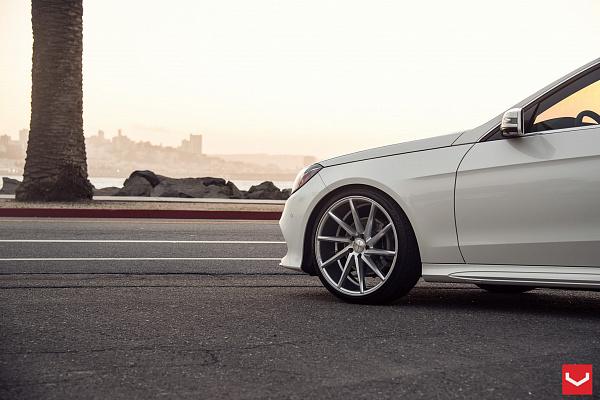 Фото дисков Vossen CVT Серебро на Mercedes-Benz E-Class (W212, S212, C207)