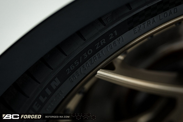 Фото дисков BC Forged HCA381 Сатиновая бронза на Mercedes-Benz GLA (X156)