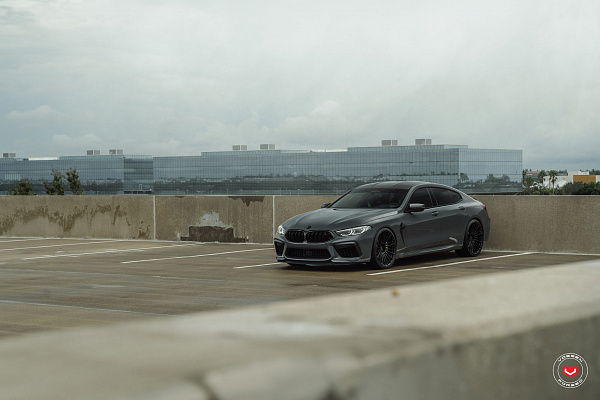 Фото дисков Vossen S17-04 Черный сатин на BMW 8/M8
