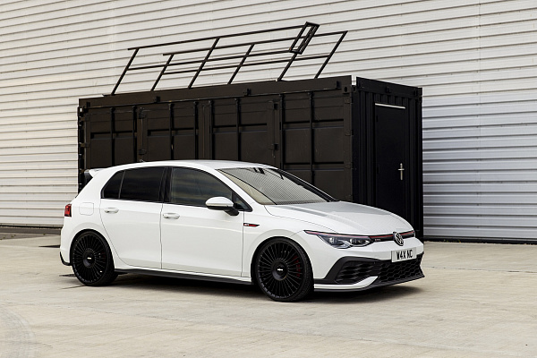 Фото дисков Rotiform GRZ Черный сатин на Volkswagen Golf VIII