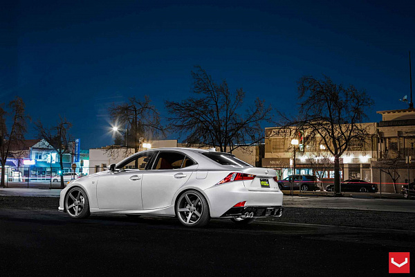 Фото дисков Vossen CV3 Сатиновый графит на Lexus IS II