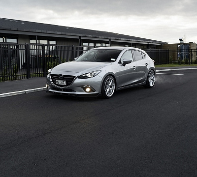 Фото дисков Rotiform FLG на Mazda 3 III