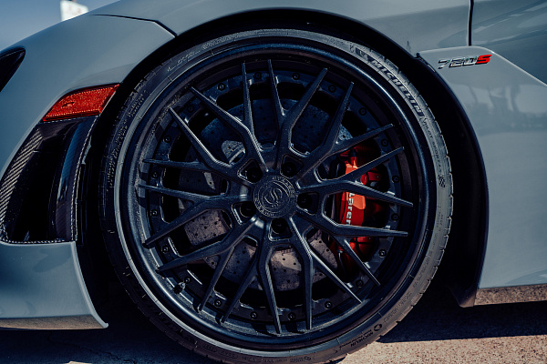 Фото дисков Strasse Wheels SV10M Deep Concave FS Черный сатин на McLaren 720S
