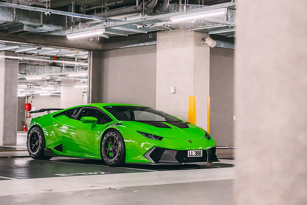 Фото дисков Brixton Forged PF7 Aerotech Глянцевый графит на Lamborghini Huracan