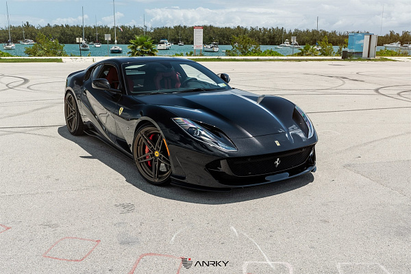 Фото дисков Anrky AN27 Сатиновая темная бронза на Ferrari 812
