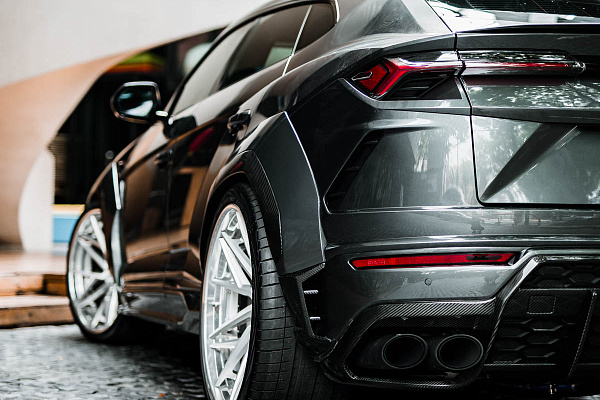 Фото дисков Brixton Forged PF8 Сатиновый лак на Lamborghini Urus