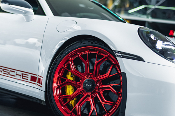 Фото дисков Brixton Forged PF10-RS Красный глянец на Porsche 911 VIII