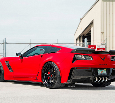Фото дисков Strasse Wheels SM5R Deep Concave FS на Chevrolet Corvette C7