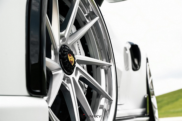 Фото дисков Anrky AN33 Сатиновый лак на Porsche 911 VIII