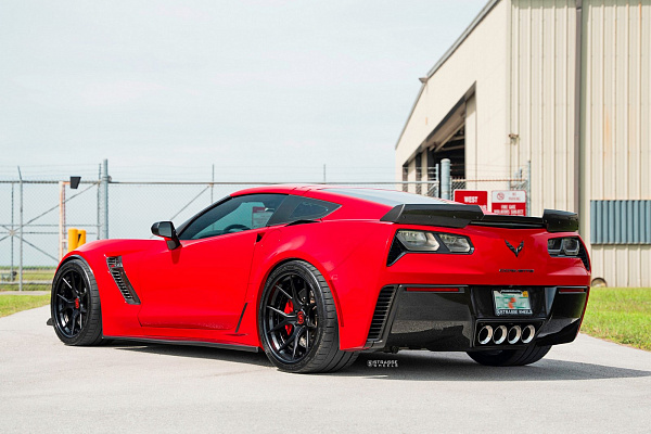 Фото дисков Strasse Wheels SM5R Deep Concave FS Черный матовый на Chevrolet Corvette C7