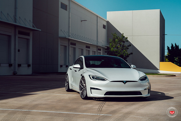 Фото дисков Vossen EVO-5R Глянцевый тонированный лак на Tesla Model S