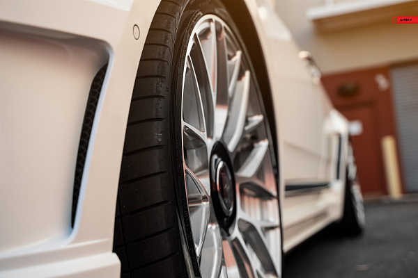 Фото дисков Anrky AN20 Глянцевый лак на Rolls-Royce Cullinan
