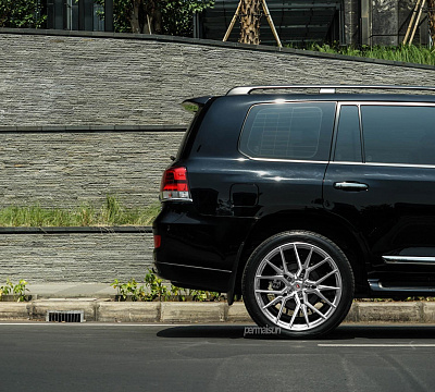 Фото дисков Vossen M-X3 на Toyota Land Cruiser 200