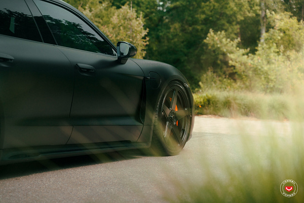 Фото дисков Vossen GEN-01 Черный сатин на Porsche Taycan I