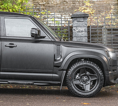 Фото дисков Kahn Mondial Heavy Duty RS на Land Rover Defender II