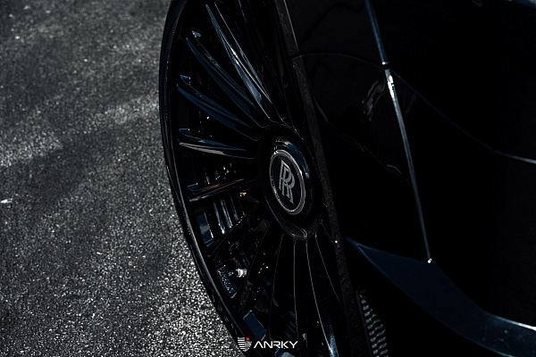 Фото дисков Anrky RF-282 Черный глянец на Rolls-Royce Cullinan