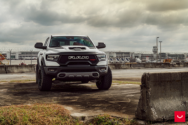 Фото дисков Vossen HF6-5 Черный глянец на Ram 1500 V