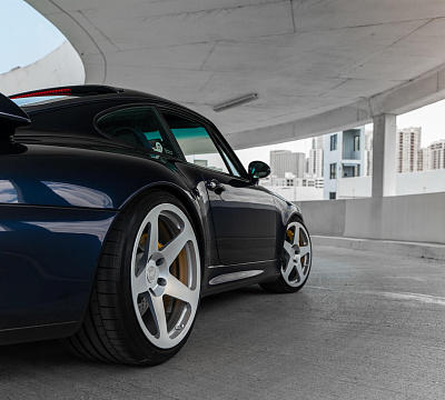 Фото дисков HRE 305M на Porsche 911 IV