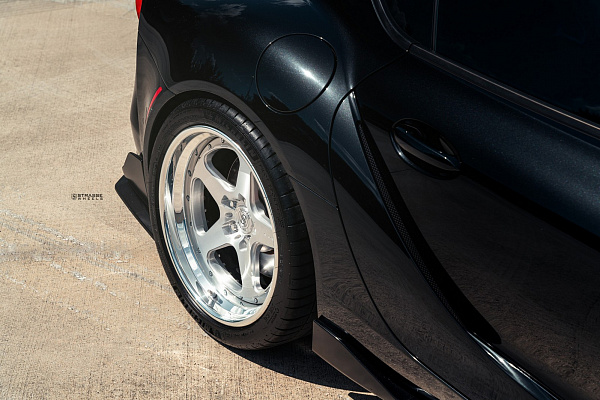 Фото дисков Strasse Wheels S5 Track Глянцевый лак на Toyota Supra A90