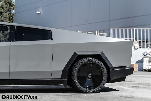 Фото дисков Giovanna Amur Черный глянец на Tesla Cybertruck