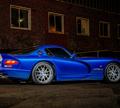 Фото дисков Strasse Wheels SM6R Signature на Dodge Viper