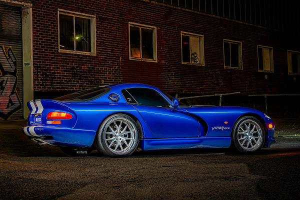 Фото дисков Strasse Wheels SM6R Signature Глянцевый лак на Dodge Viper
