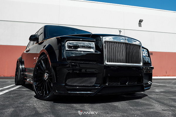 Фото дисков Anrky RF-282 Черный глянец на Rolls-Royce Cullinan