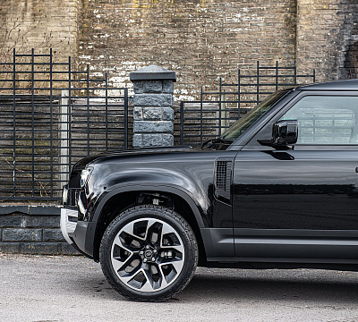Фото дисков Kahn Type 60 RS2 на Land Rover Defender II