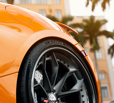 Фото дисков HRE S201 на McLaren 720S