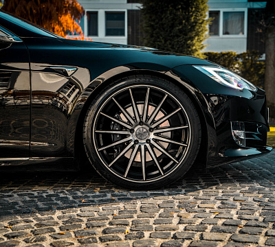 Фото дисков Vossen VFS-2 на Tesla Model S