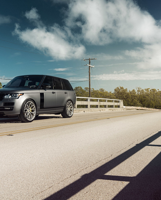 Фото дисков S17-01 Глянцевый тонированный лак на Range Rover IV